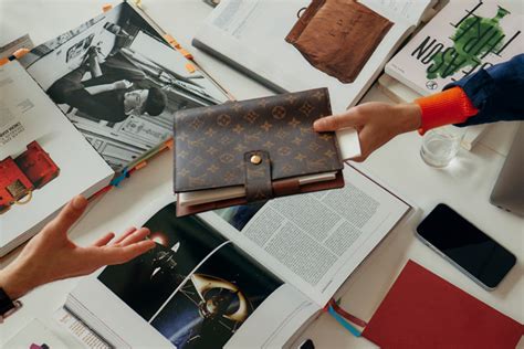 louis vuitton malletier recrutement|lvmh offre d'action.